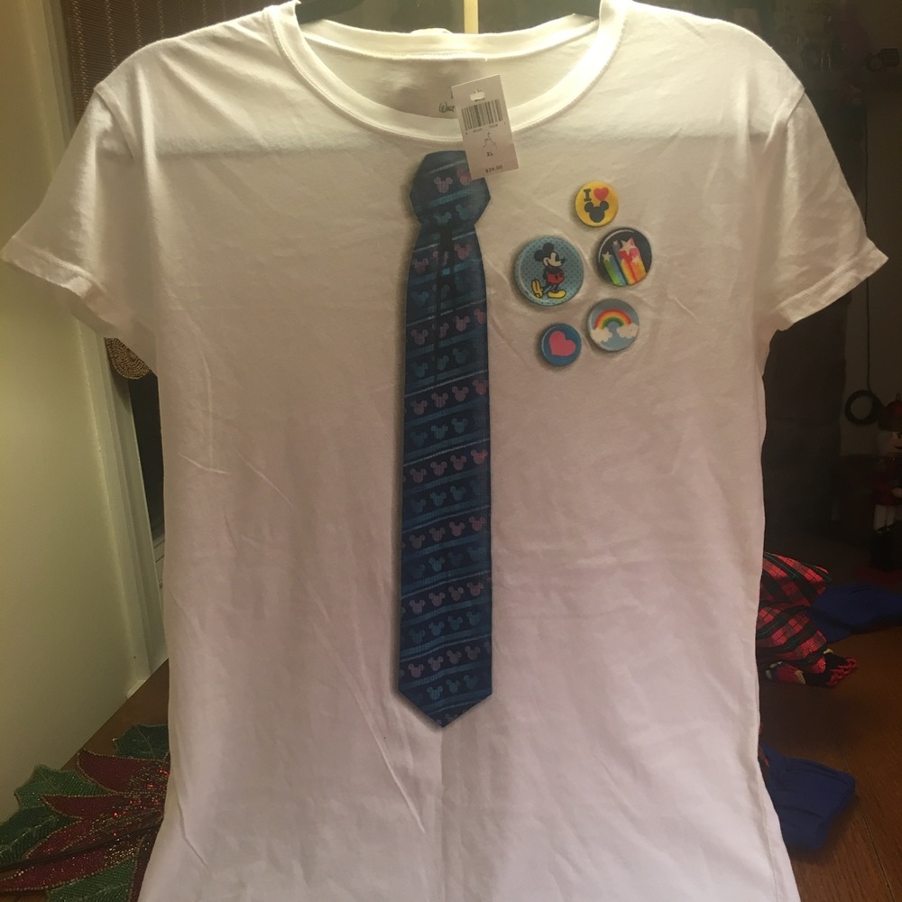 ⭐️Disney T-Shirt with Tie and Pins Design⭐️